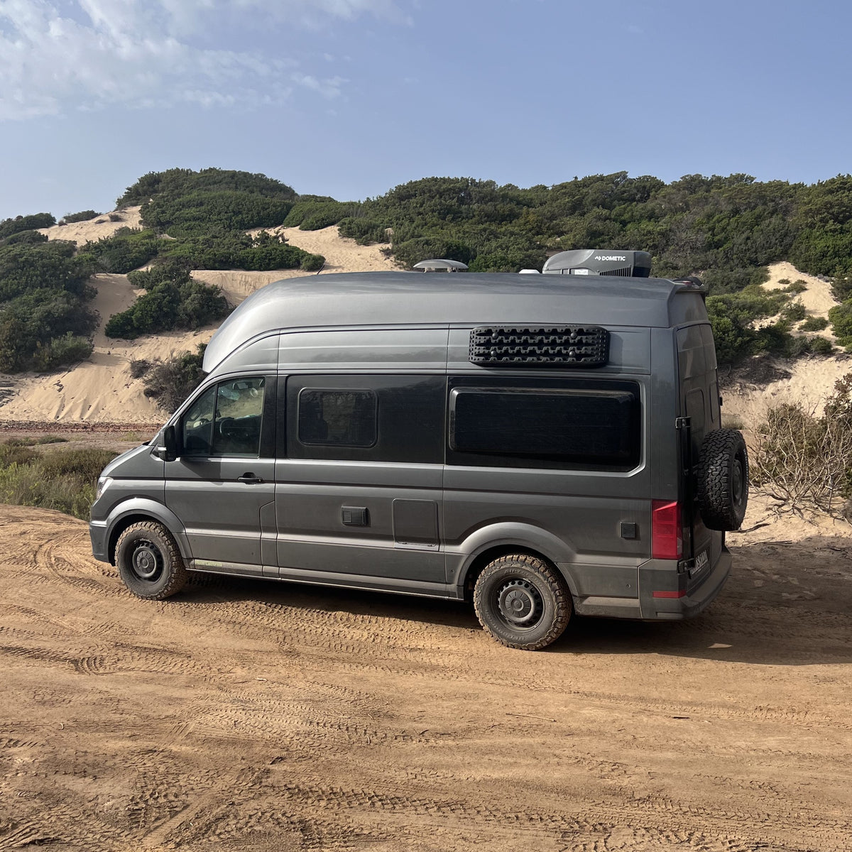 Campnetic Sandboards angebracht am Camper ohne zu bohren mit Magneten