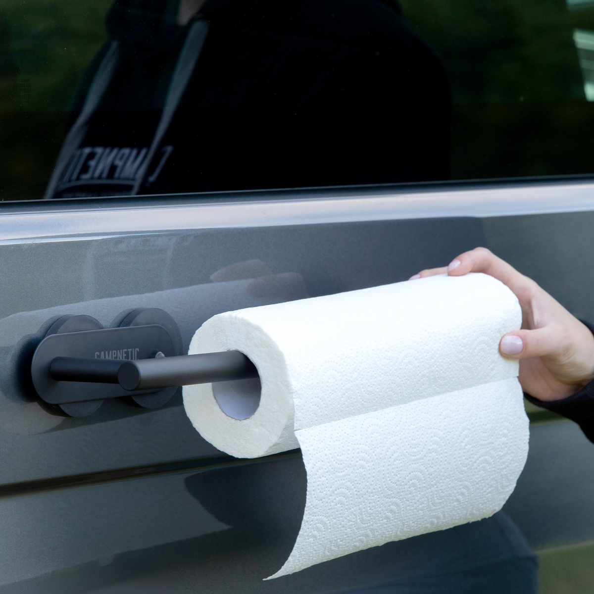 Campnetic Küchenrollenhalter mit Magnethalterung am Campervan